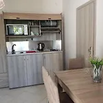 Elina House 펜션 니키티