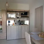 Elina House 펜션 니키티